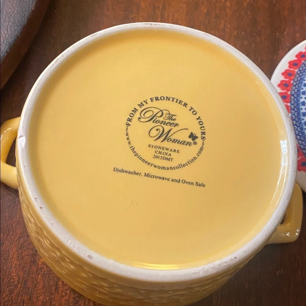 The Pioneer Woman Dazzling Delilahs, mini casserole dish with lid. Like new